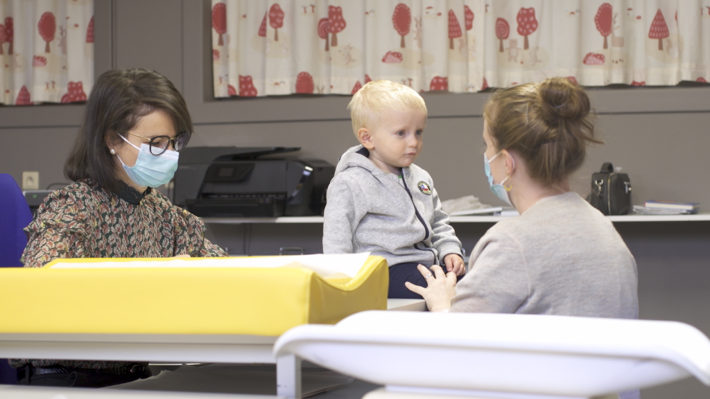 après la naissance? Air de Familles